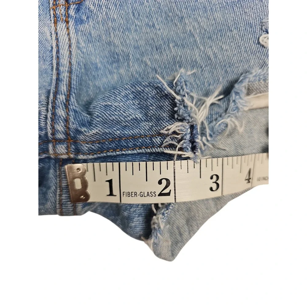 Abercrombie & Fitch The Mom Short High Rise Distressed Denim Womens 26/2